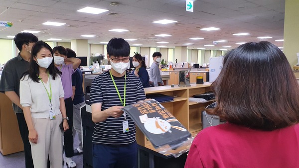전통시장 활성화를 위한 ‘시장가는 날’ 참여 1.jpg